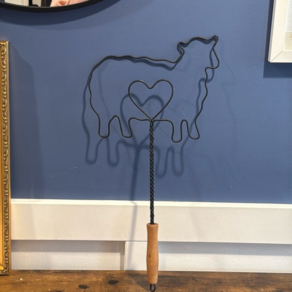 Vintage Primitive Twisted Wire Rug Beater Rare Cow Figure and Heart - Picture 1 of 10
